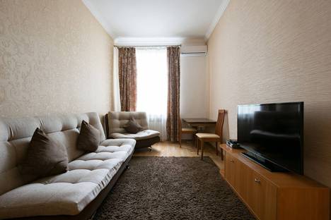 2-комнатная квартира в Алматы, Алматы, Желтоксан (бывш. ул. Мира), дом 103, м. Жибек Жолы