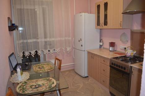 Однокомнатная квартира в аренду посуточно в Сызрани по адресу ул. Дзержинского, 11
