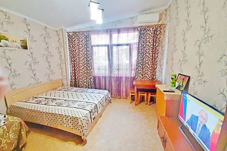 Однокомнатная квартира в аренду посуточно в Алуште по адресу Ленина 1