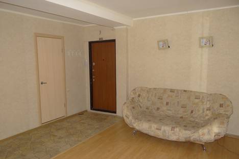 Двухкомнатная квартира в аренду посуточно в Красноярске по адресу ул. Дубровинского, 106