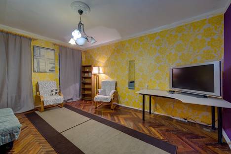 Двухкомнатная квартира в аренду посуточно в Санкт-Петербурге по адресу Большая Конюшенная улица, 13, метро Адмиралтейская