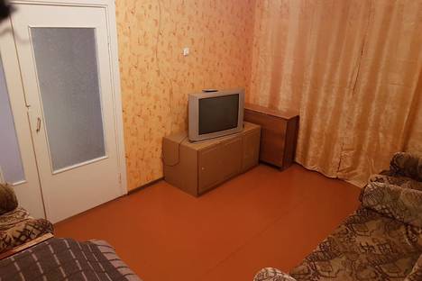 Трёхкомнатная квартира в аренду посуточно в Кировске по адресу улица Ленинградская, 23