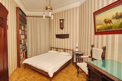 Трёхкомнатная квартира в аренду посуточно в Санкт-Петербурге по адресу улица Ленина, 8, метро Петроградская