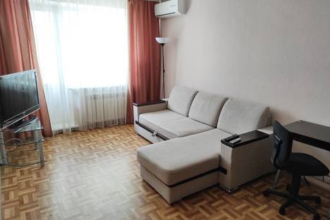 Двухкомнатная квартира в аренду посуточно в Тольятти по адресу Фрунзе 22