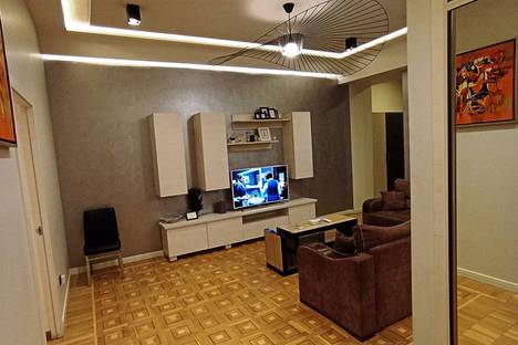 Трёхкомнатная квартира в аренду посуточно в Ереване по адресу улица Абовяна, 35, метро Еритасардакан