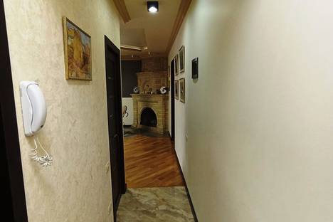 Трёхкомнатная квартира в аренду посуточно в Ереване по адресу проспект Саят-Новы, 6, метро Еритасардакан