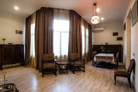 Трёхкомнатная квартира в аренду посуточно в Тбилиси по адресу улица Шалва Дадиани, 18, метро Площадь Свободы