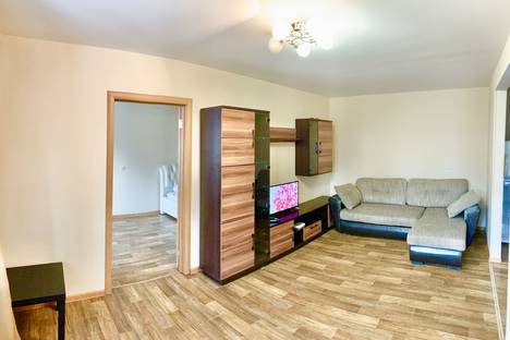 Двухкомнатная квартира в аренду посуточно в Новосибирске по адресу улица Кропоткина, 111, метро Гагаринская
