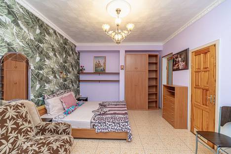 Двухкомнатная квартира в аренду посуточно в Ялте по адресу улица Дражинского, 7