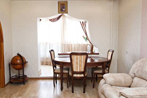 Трёхкомнатная квартира в аренду посуточно в Кемерове по адресу проспект Шахтеров 121