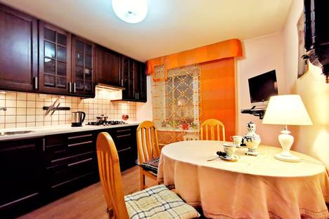 Четырёхкомнатная квартира в аренду посуточно в Ярославле по адресу улица Суркова, 6