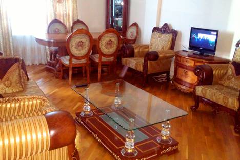 Двухкомнатная квартира в аренду посуточно в Баку по адресу улица Диляры Алиевой, 251, метро Джафар Джаббарлы