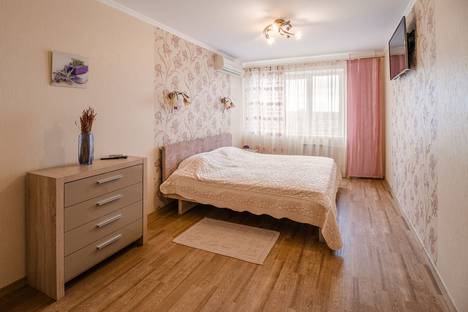 Двухкомнатная квартира в аренду посуточно в Тольятти по адресу Тополиная улица, 38