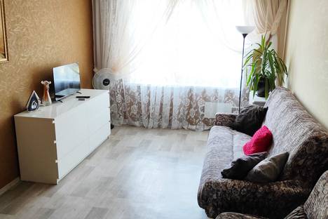 Трёхкомнатная квартира в аренду посуточно в Тольятти по адресу бульвар Будённого, 18, подъезд 2