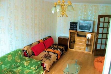 Двухкомнатная квартира в аренду посуточно в Тольятти по адресу улица Тополиная дом 23