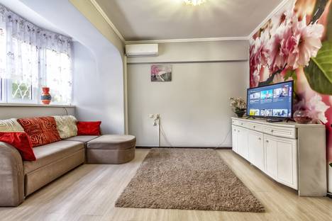 Двухкомнатная квартира в аренду посуточно в Алматы по адресу микрорайон Самал-1, 22, метро Абая
