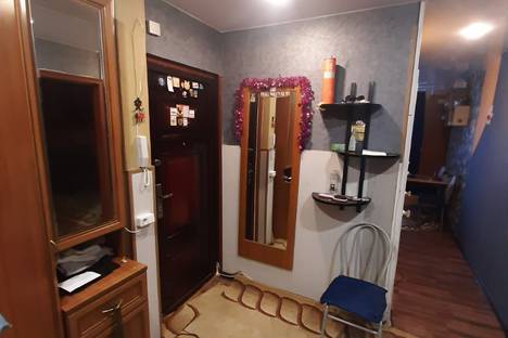 Трёхкомнатная квартира в аренду посуточно в Кировске по адресу улица 50 лет Октября, 33