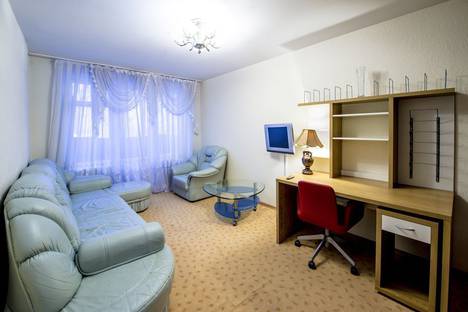 Однокомнатная квартира в аренду посуточно в Москве по адресу улица Введенского, 11к2, метро Беляево
