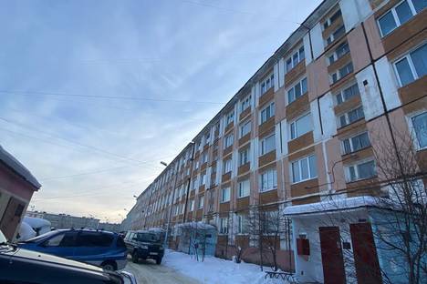 Двухкомнатная квартира в аренду посуточно в Магадане по адресу Пролетарская улица, 61к2, подъезд 2