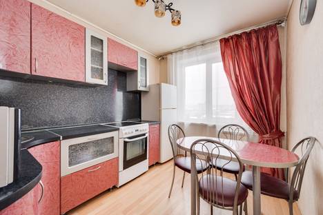 Трёхкомнатная квартира в аренду посуточно в Челябинске по адресу Набережная улица, 1