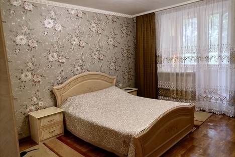Трёхкомнатная квартира в аренду посуточно в Симферополе по адресу Одесская улица, 9