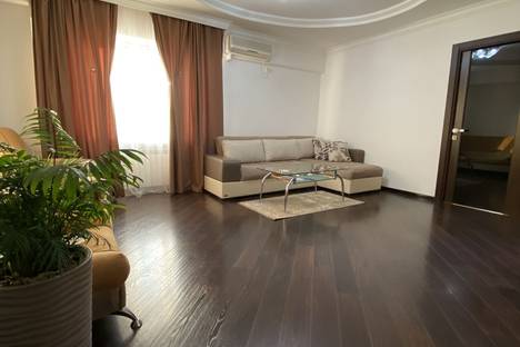 Двухкомнатная квартира в аренду посуточно в Баку по адресу улица Хагани, 26, метро Джафар Джаббарлы