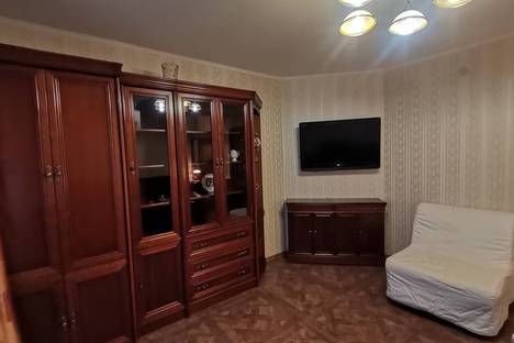 Двухкомнатная квартира в аренду посуточно в Пушкине по адресу Сапёрная улица, 36к7, подъезд 1