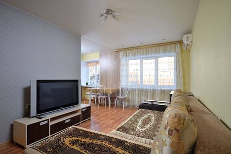 Трёхкомнатная квартира в аренду посуточно в Омске по адресу проспект Карла Маркса, 31