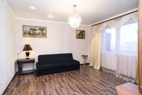 Трёхкомнатная квартира в аренду посуточно в Челябинске по адресу улица Братьев Кашириных, 107
