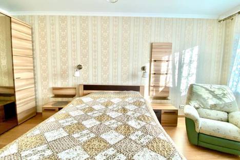 Двухкомнатная квартира в аренду посуточно в Южно-Сахалинске по адресу Комсомольская улица, 279А/1