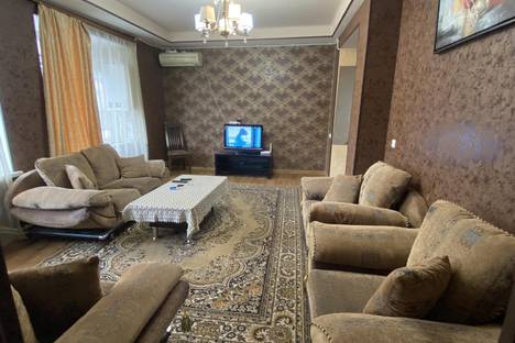 Трёхкомнатная квартира в аренду посуточно в Ереване по адресу улица Микаэла Налбандяна 52, метро Площадь Республики