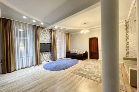 Четырёхкомнатная квартира в аренду посуточно в Минске по адресу Володарского 18, метро Площадь Ленина
