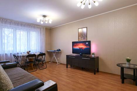 Двухкомнатная квартира в аренду посуточно в Новосибирске по адресу улица Крылова, 40, метро Маршала Покрышкина