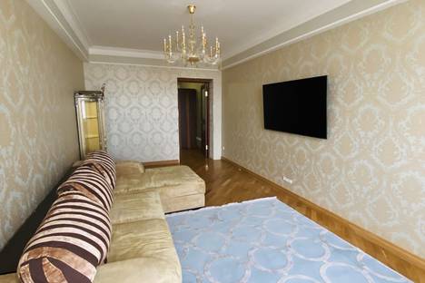 2-комнатная квартира в Каспийске, улица Халилова, 38, подъезд 2