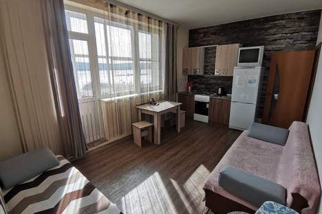 Двухкомнатная квартира в аренду посуточно в Иркутске по адресу Верхняя набережная, 145/13, подъезд 1