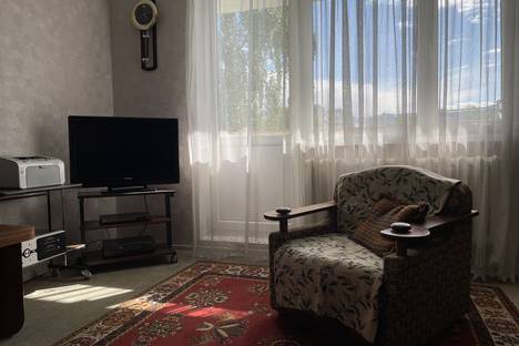 Однокомнатная квартира в аренду посуточно в Калининграде по адресу набережная Генерала Карбышева, 18, подъезд 1