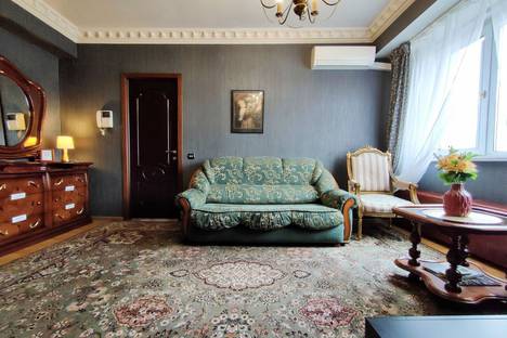 Двухкомнатная квартира в аренду посуточно в Москве по адресу Малый Власьевский переулок, 6, метро Кропоткинская