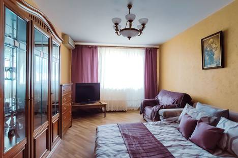 Двухкомнатная квартира в аренду посуточно в Москве по адресу Неманский проезд, 1к3