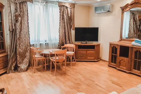 Трёхкомнатная квартира в аренду посуточно в Волгограде по адресу улица Пархоменко, 17