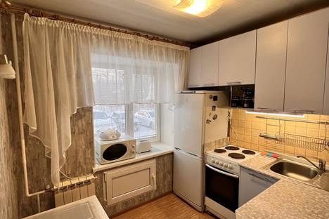 Трёхкомнатная квартира в аренду посуточно в Томске по адресу микрорайон Черемошники, Профсоюзная улица, 29.