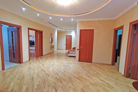 4-комнатная квартира в Баку, ул. Магомеда Нахчивани, 22, м. Низами