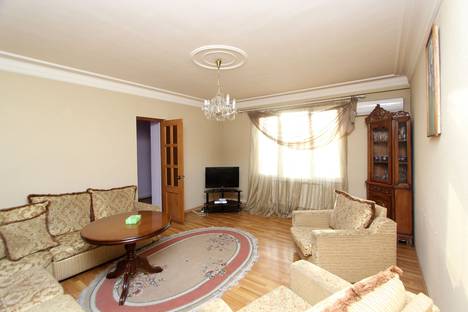 3-комнатная квартира в Ереване, пр-кт Саят-Новы, 21, м. Еритасардакан