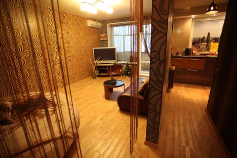 Однокомнатная квартира в аренду посуточно в Тольятти по адресу Степана Разина, 18