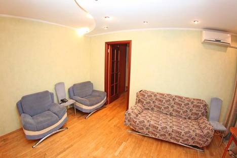 Двухкомнатная квартира в аренду посуточно в Киеве по адресу Леси Украинки, 12, метро Кловская